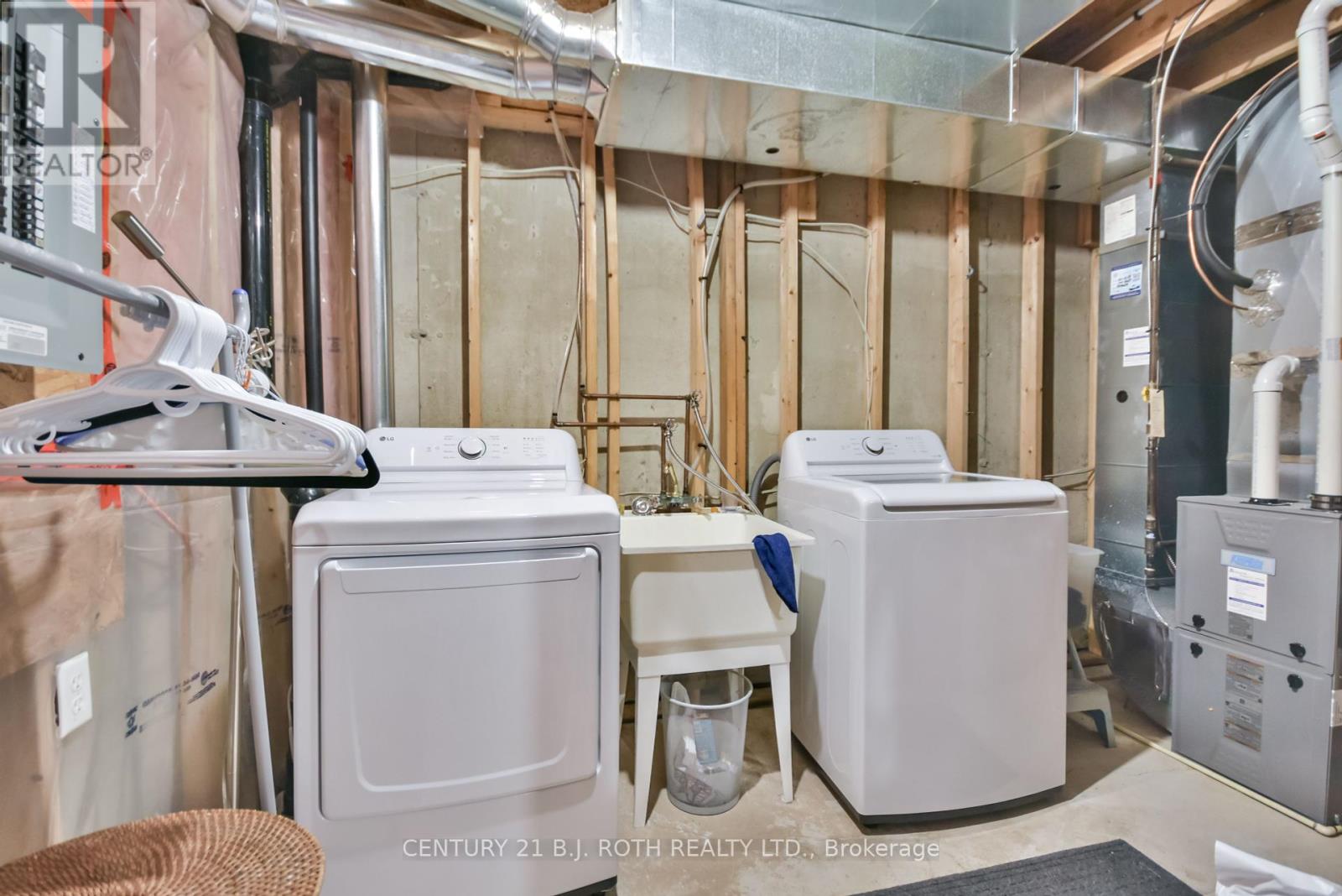 Photo 24 of 32 Goodwin Drive, Barrie ON