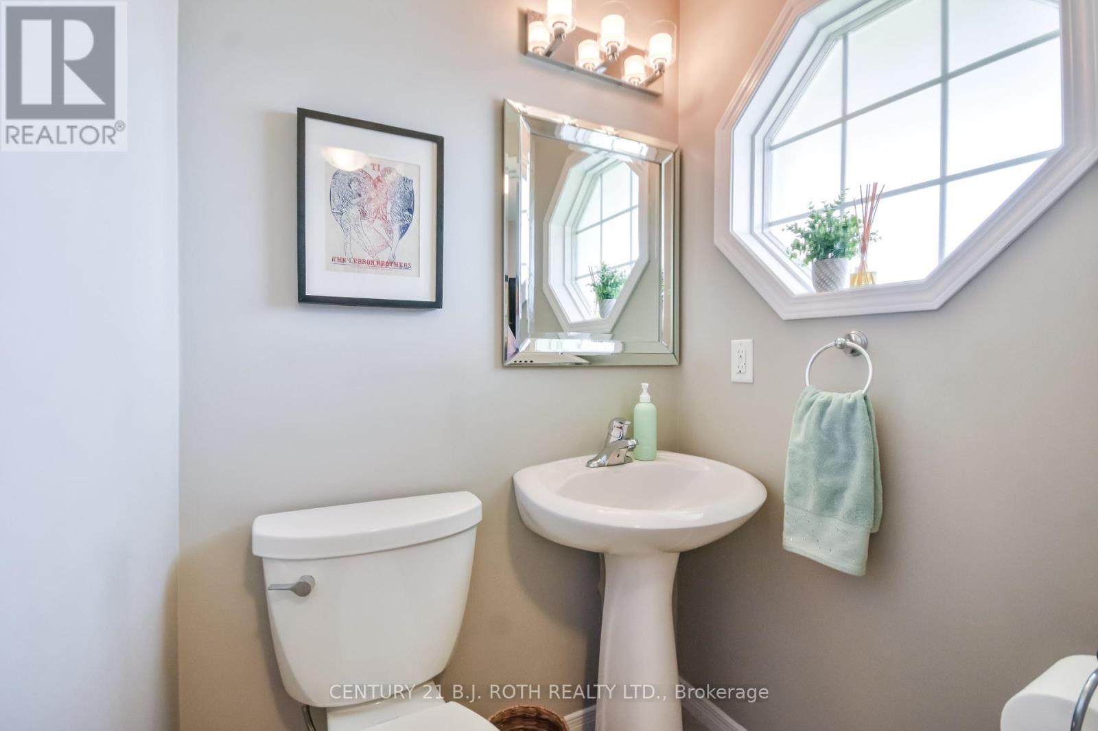 Photo 15 of 32 Goodwin Drive, Barrie ON