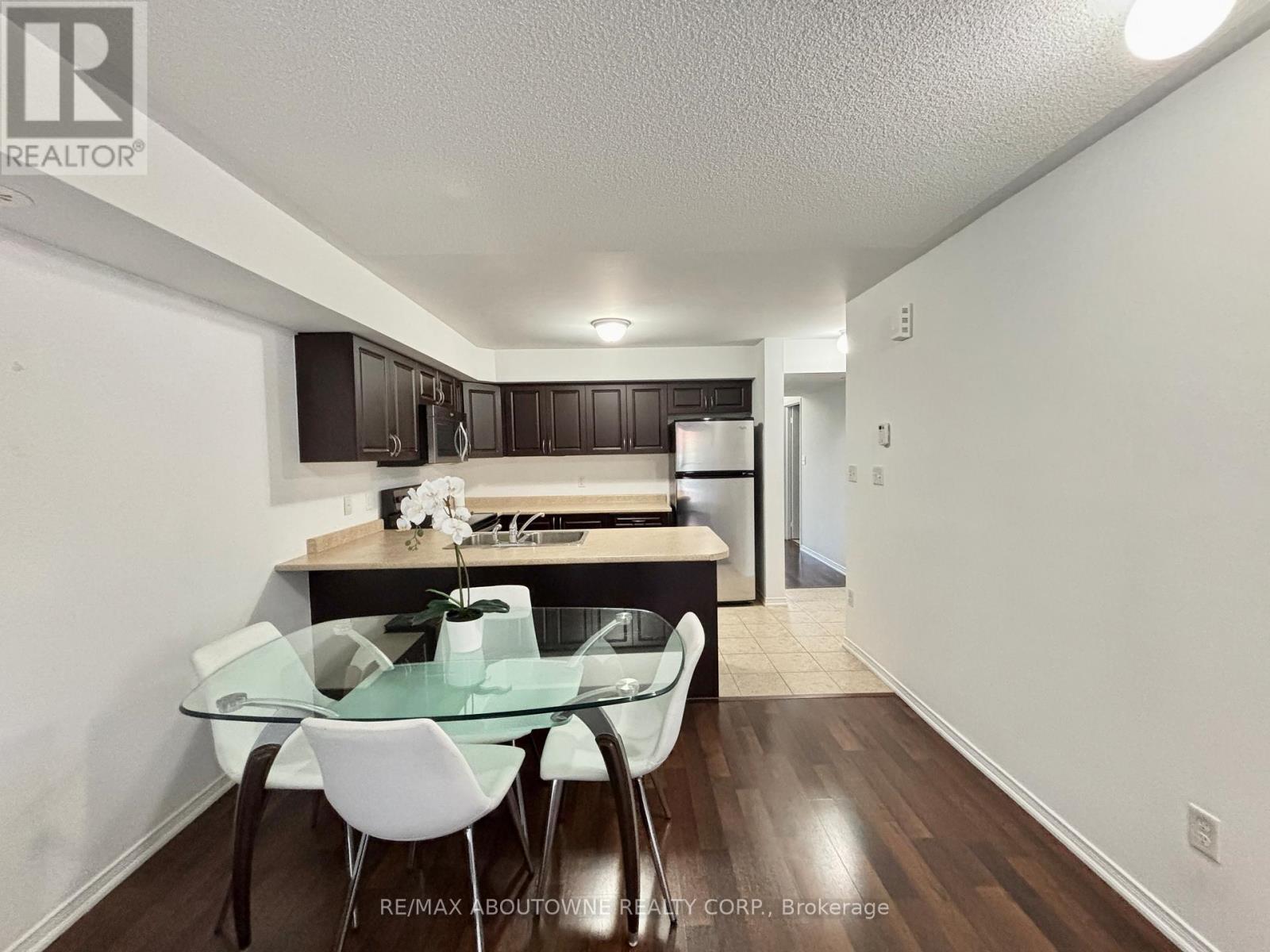 Photo 14 of 12 35 Hays Boulevard, Oakville ON