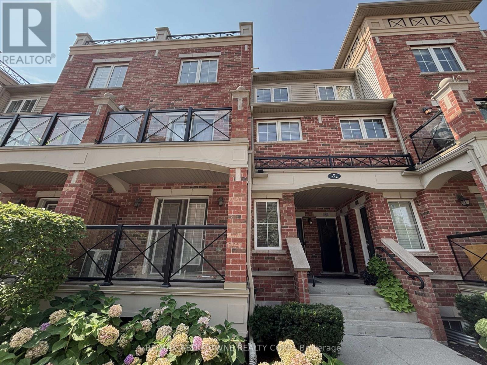 Photo 2 of 12 35 Hays Boulevard, Oakville ON