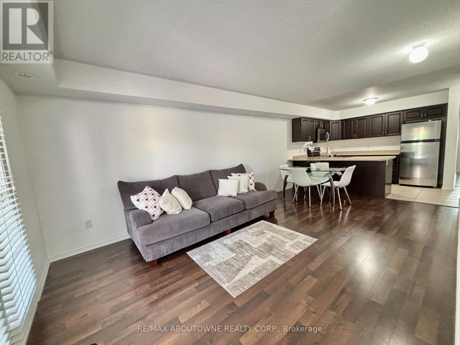 Photo 6 of 12 35 Hays Boulevard, Oakville ON