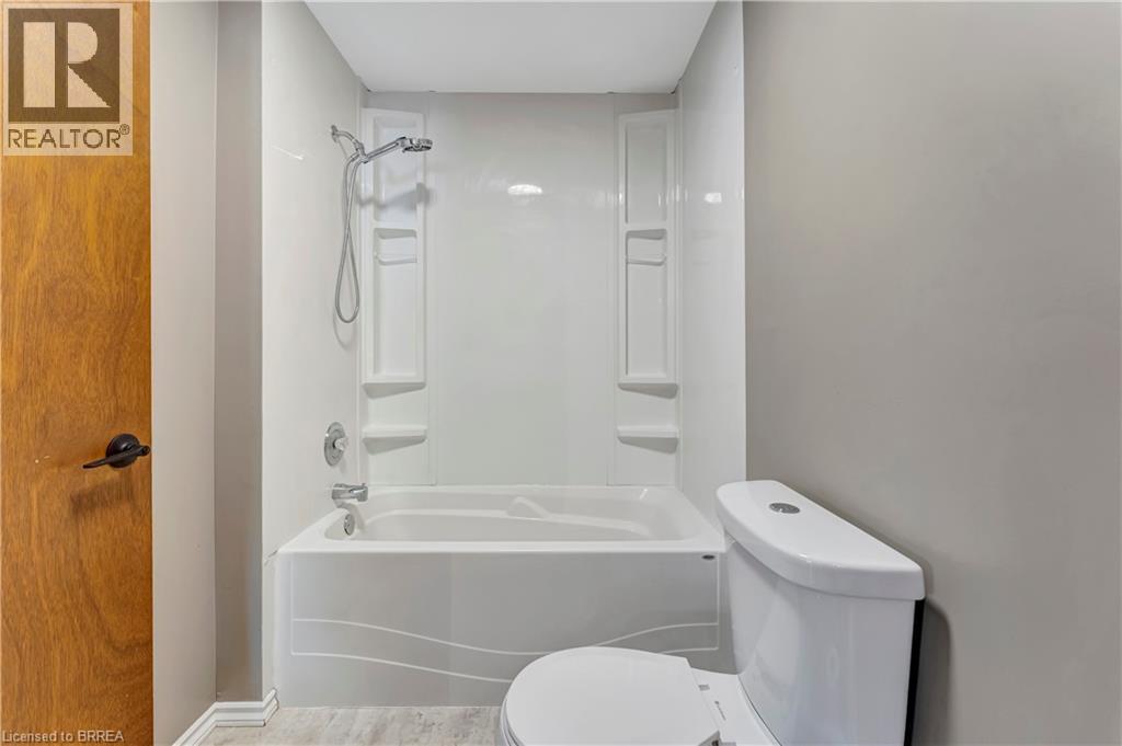 Photo 11 of 15 Ivy Crescent, Paris ON