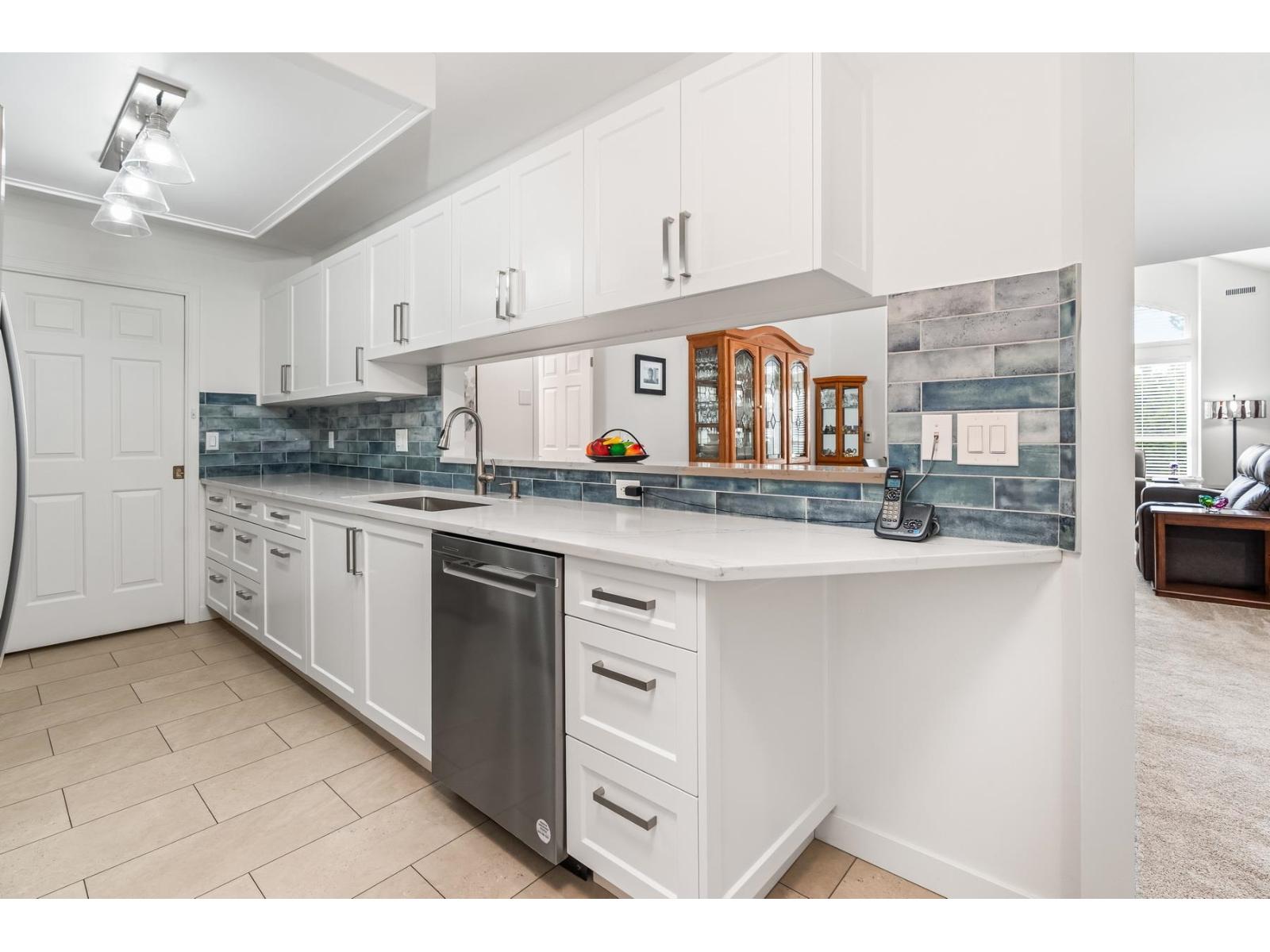 Photo 6 of 307 20381 96 Avenue, Langley BC
