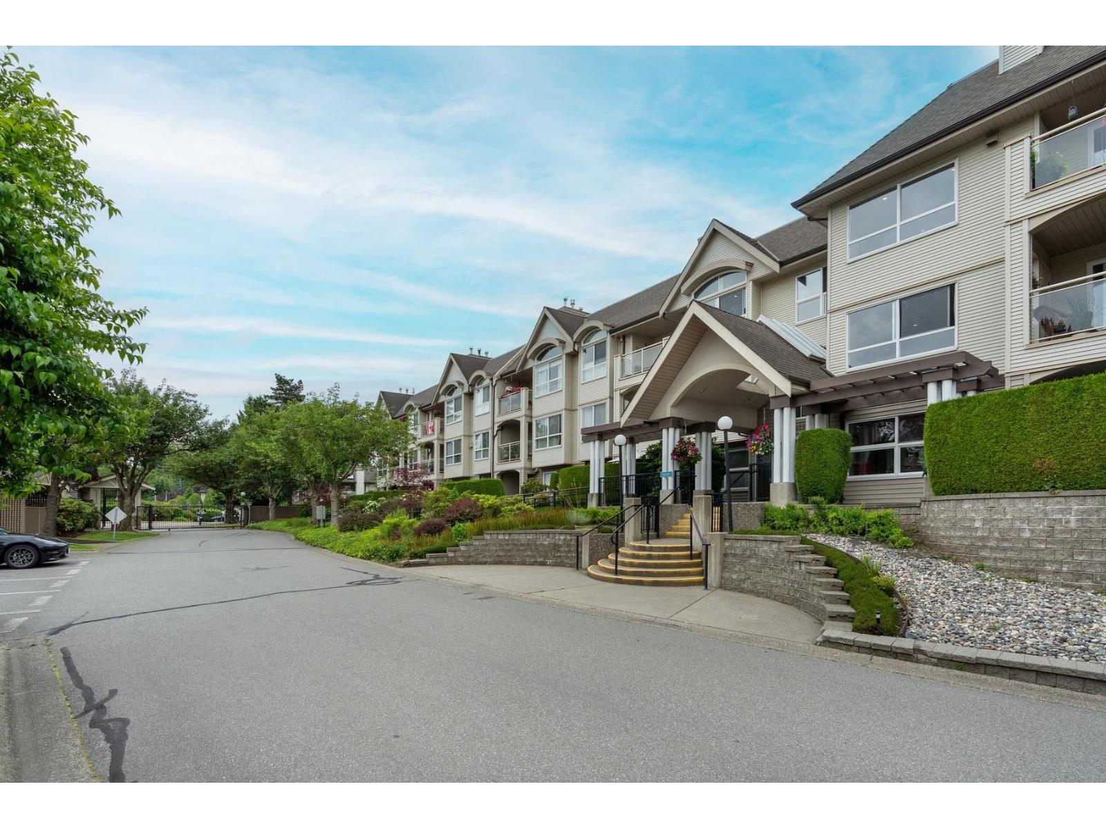 Photo 15 of 307 20381 96 Avenue, Langley BC
