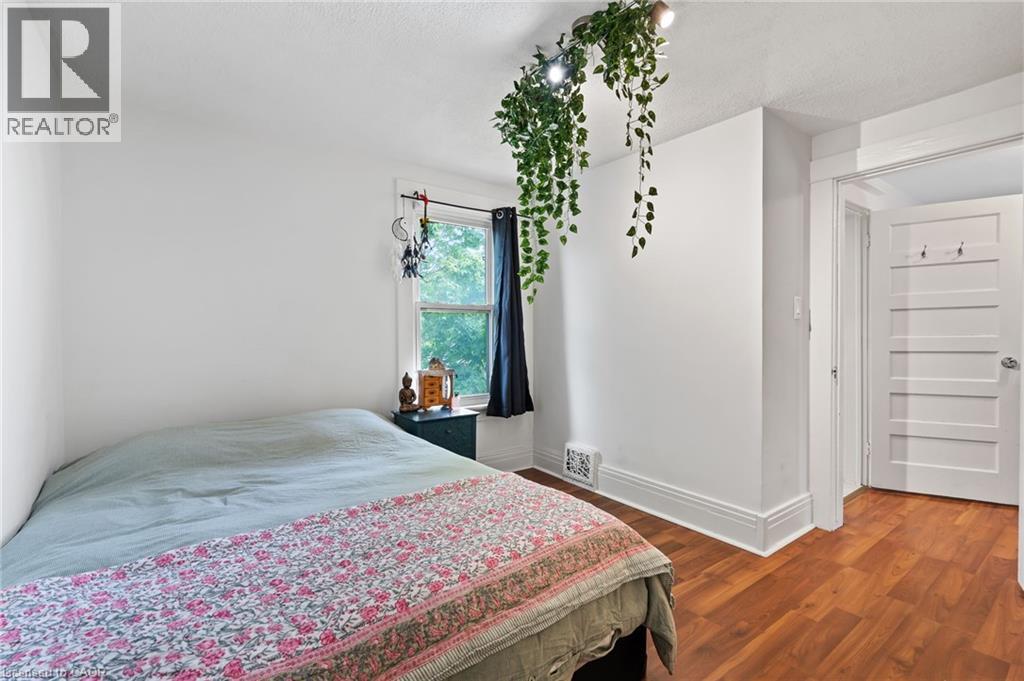 Photo 21 of 42 Chaplin Avenue, St Catharines ON