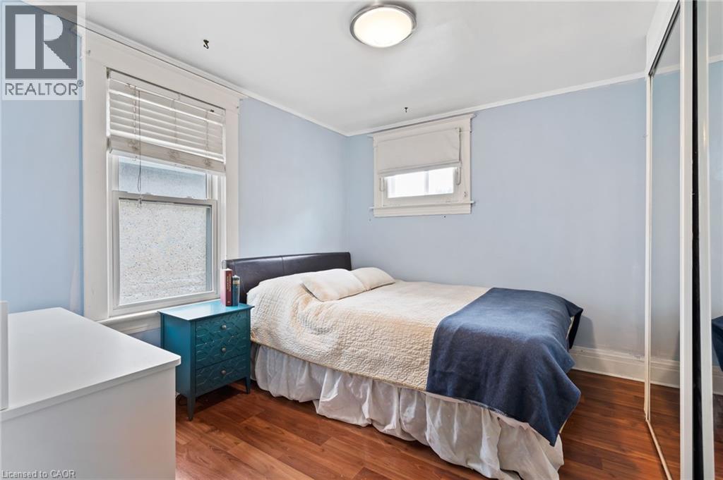 Photo 22 of 42 Chaplin Avenue, St Catharines ON