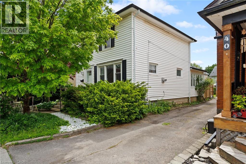 Photo 3 of 42 Chaplin Avenue, St Catharines ON