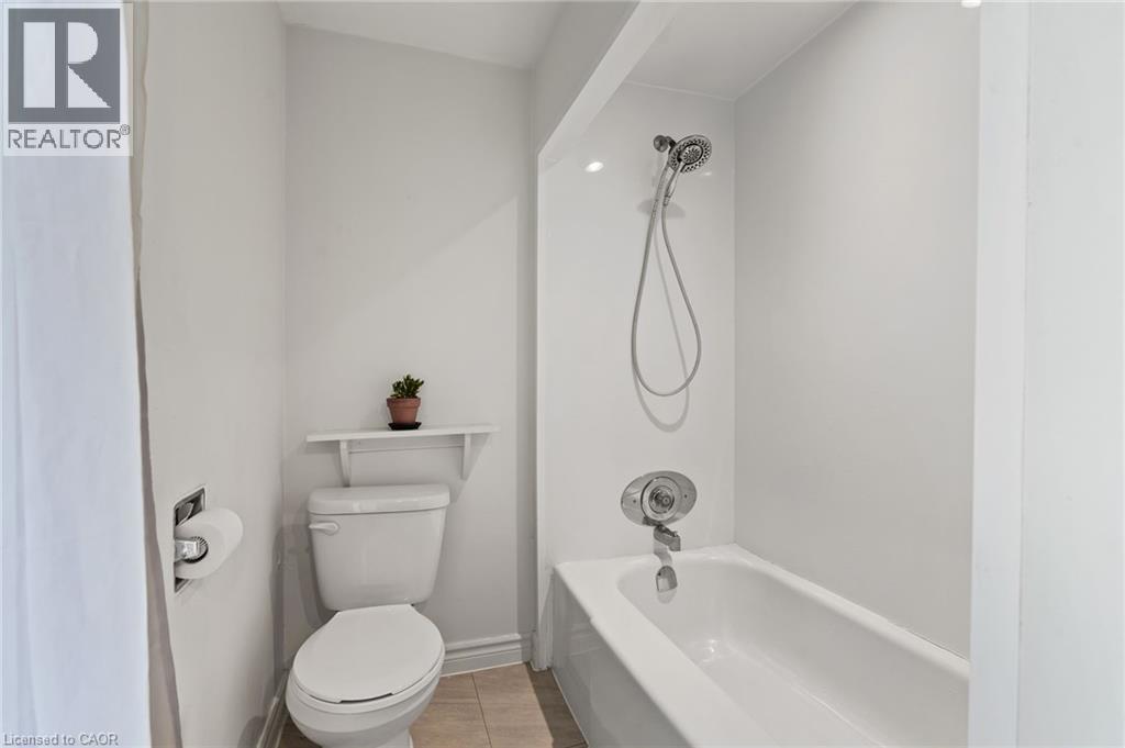 Photo 26 of 42 Chaplin Avenue, St Catharines ON