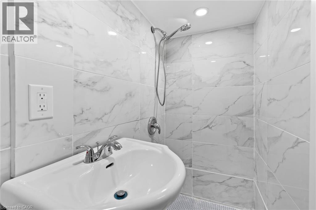 Photo 28 of 42 Chaplin Avenue, St Catharines ON