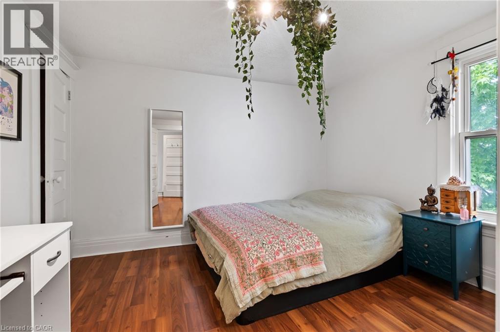 Photo 20 of 42 Chaplin Avenue, St Catharines ON