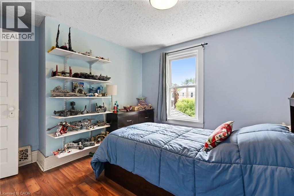 Photo 24 of 42 Chaplin Avenue, St Catharines ON