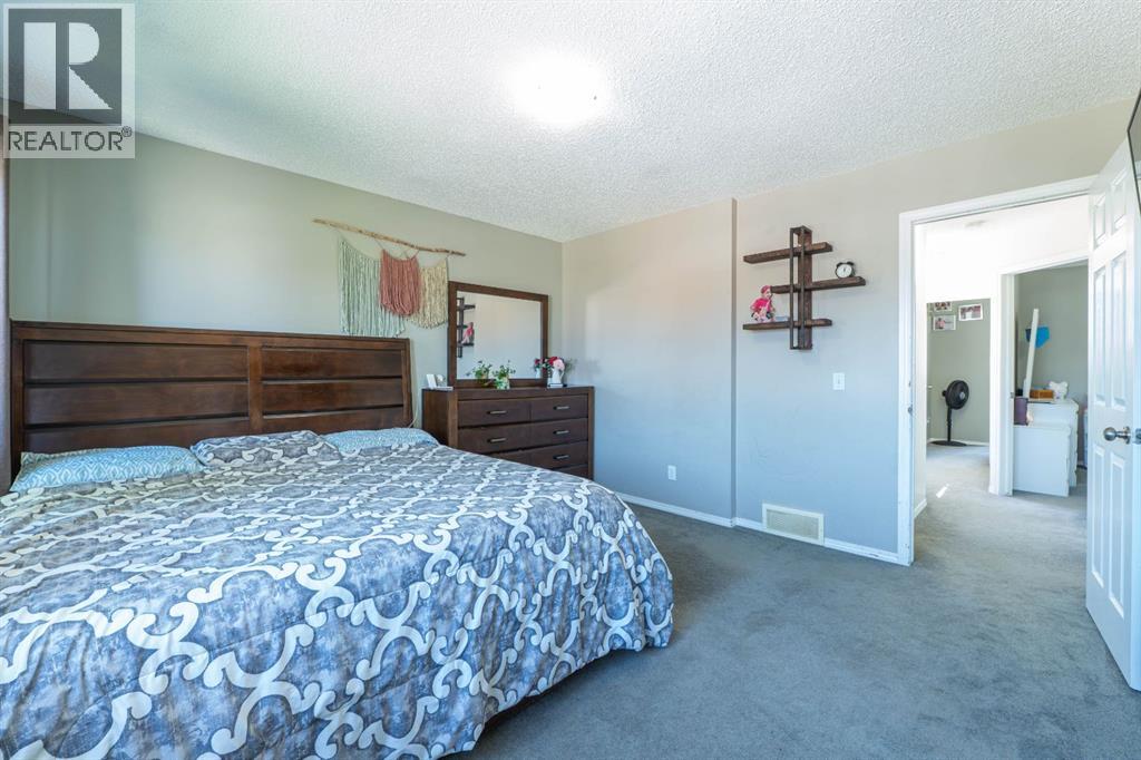 Single Family House for Sale in  Saddlecrest Place NE Saddle Ridge Calgary 