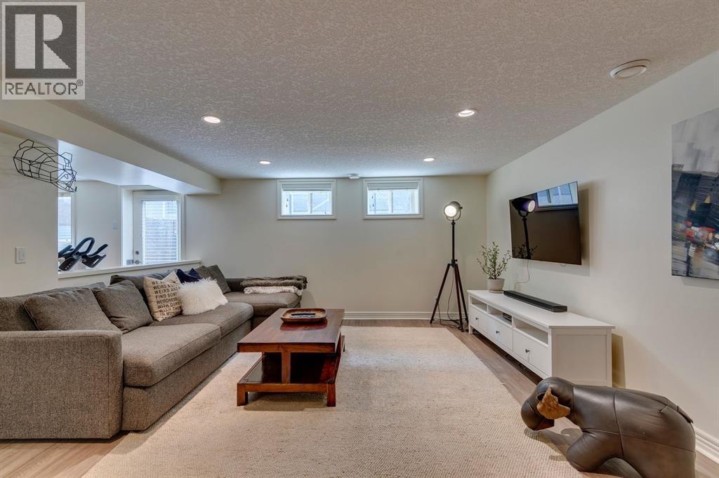 Single Family House for Sale in   Street NW Hounsfield Heights/Briar Hill Calgary 
