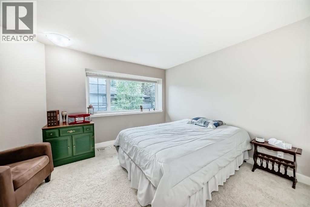 Single Family House for Sale in    Street NW Varsity Calgary 