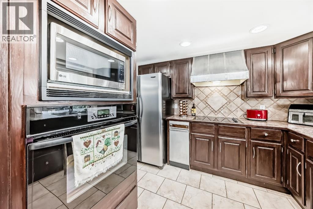 Single Family House for Sale in    Street NW Varsity Calgary 