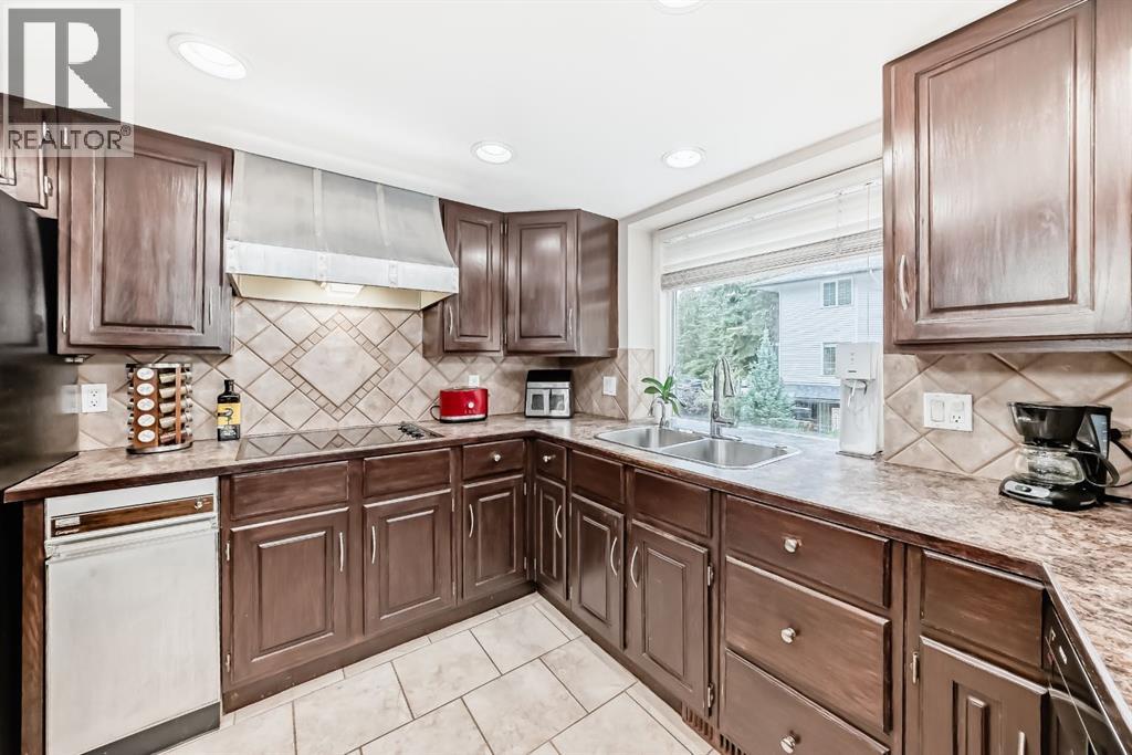 Single Family House for Sale in    Street NW Varsity Calgary 