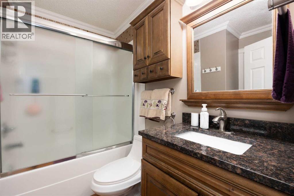 Photo 22 of 122 Rattlepan Creek Crescent, Fort Mcmurray AB