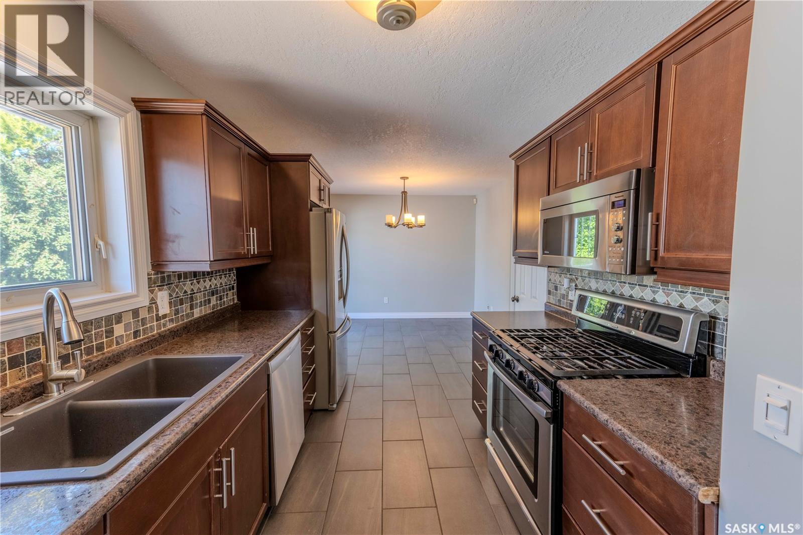 Photo 3 of 3345 Wascana Street, Regina SK