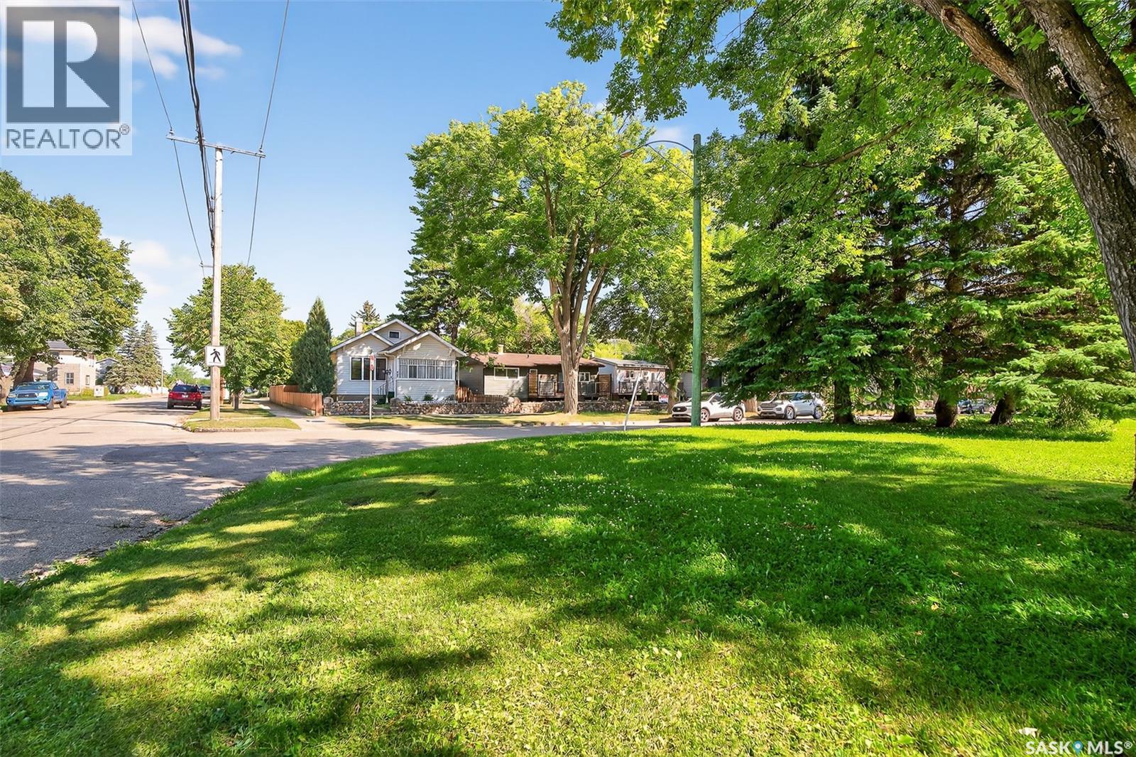Photo 10 of 897 Willow Avenue, Moose Jaw SK