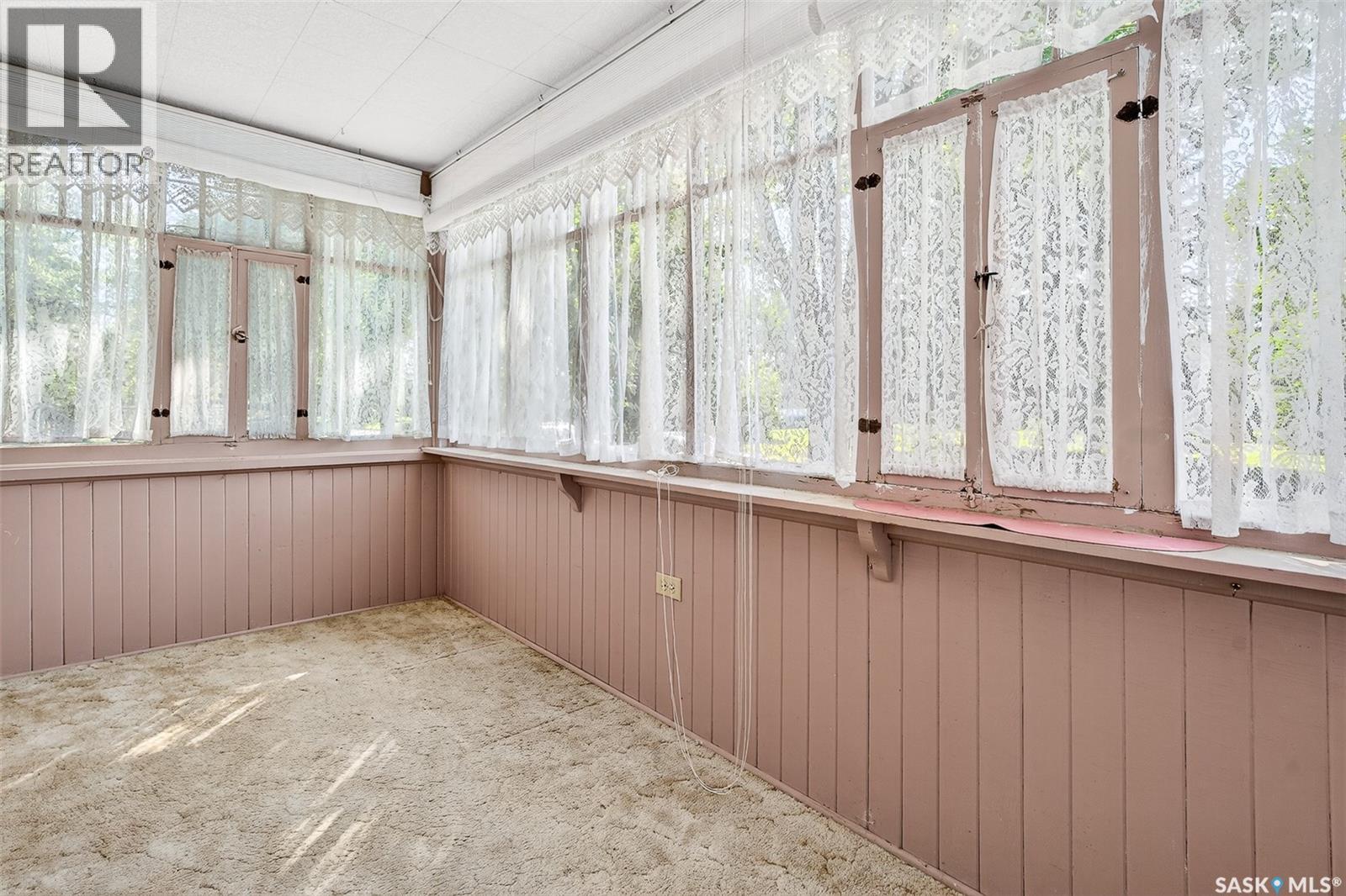 Photo 13 of 897 Willow Avenue, Moose Jaw SK