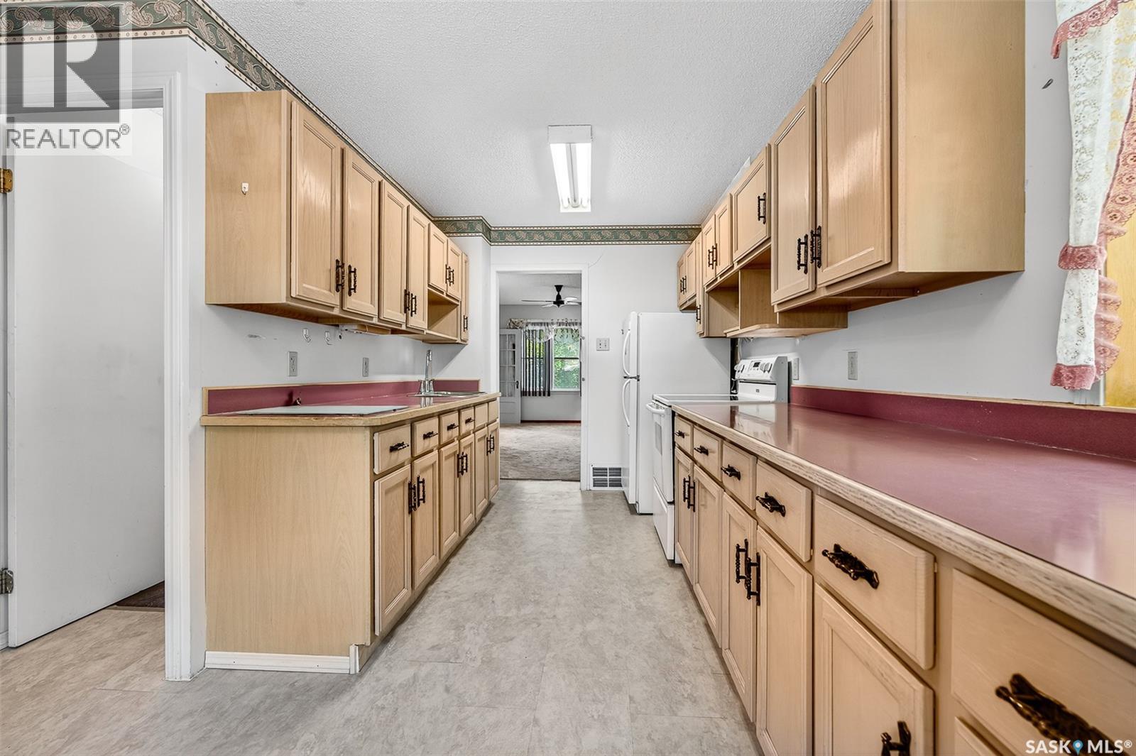 Photo 20 of 897 Willow Avenue, Moose Jaw SK