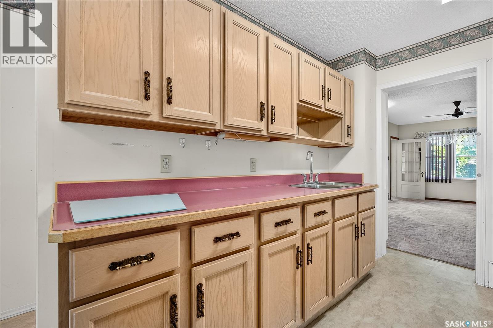 Photo 21 of 897 Willow Avenue, Moose Jaw SK