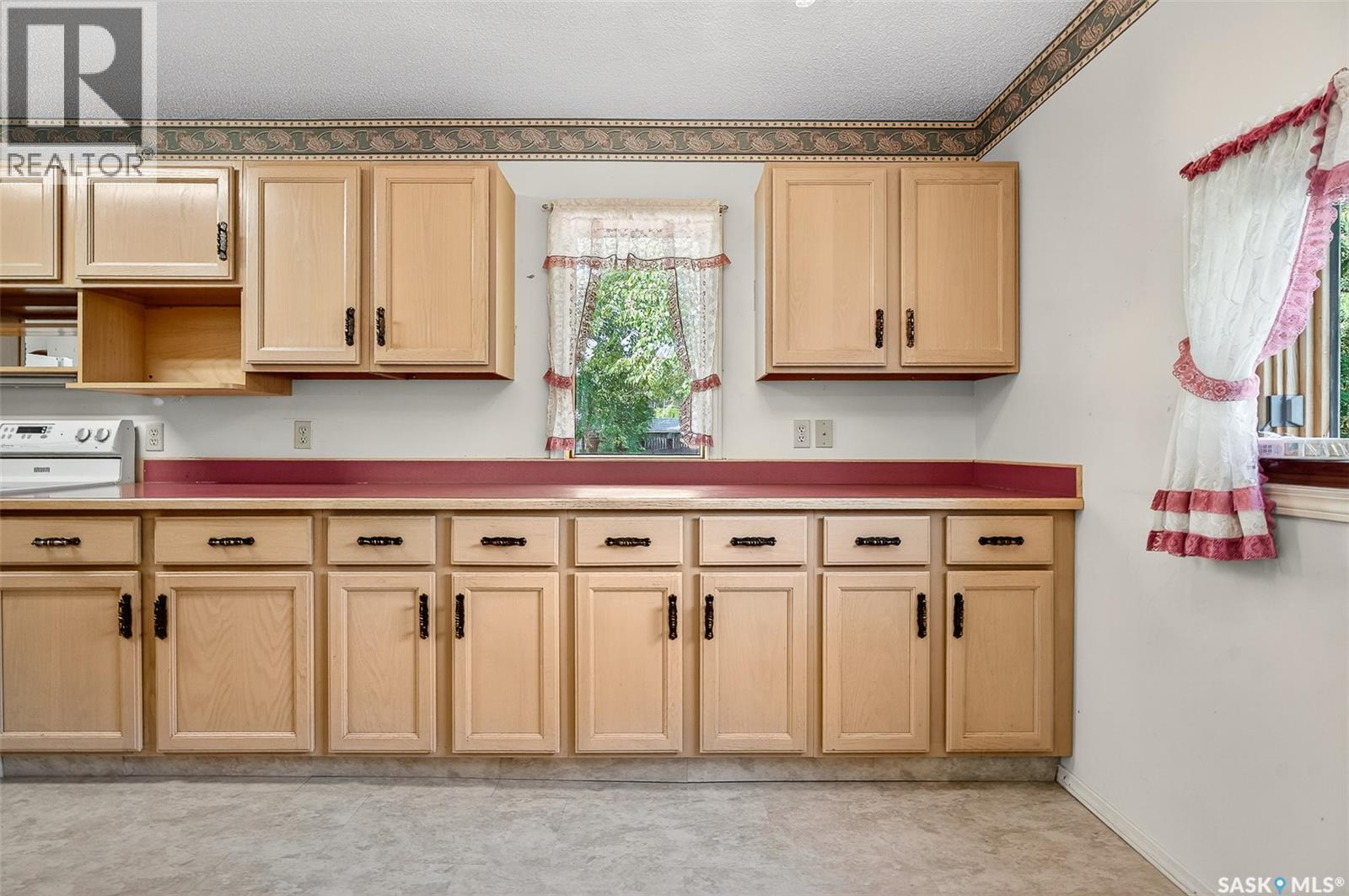 Photo 22 of 897 Willow Avenue, Moose Jaw SK