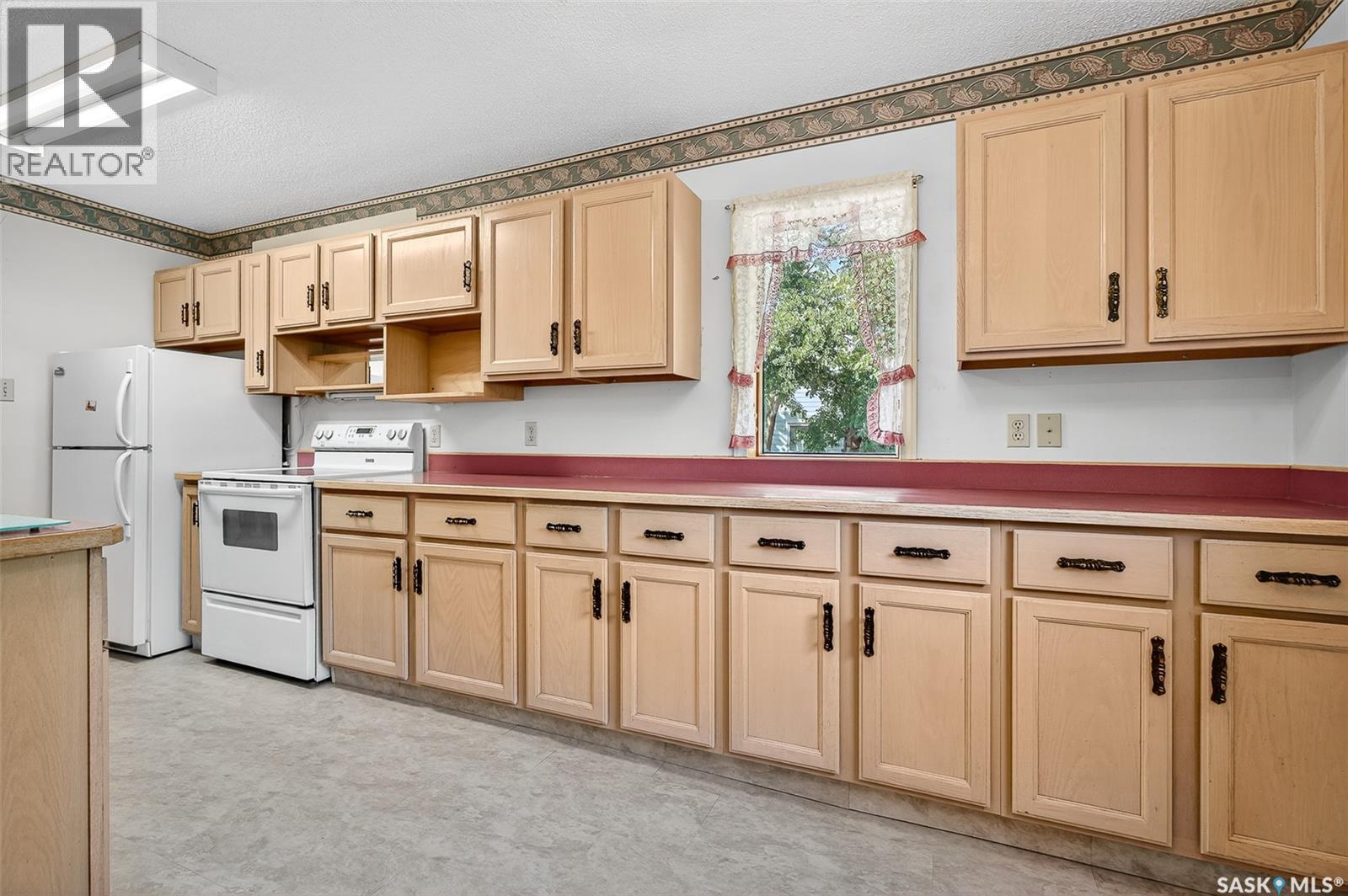 Photo 23 of 897 Willow Avenue, Moose Jaw SK
