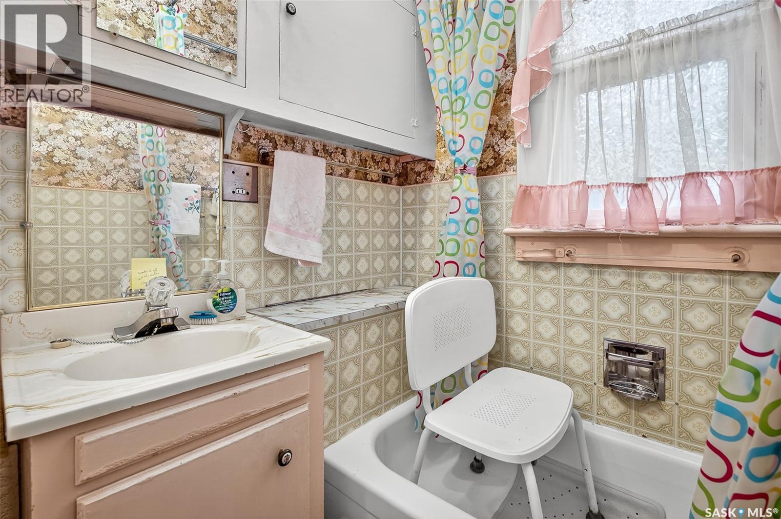 Photo 29 of 897 Willow Avenue, Moose Jaw SK