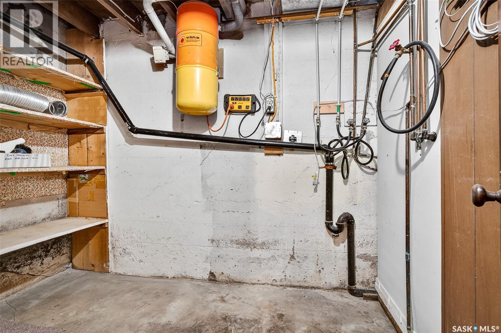 Photo 35 of 897 Willow Avenue, Moose Jaw SK