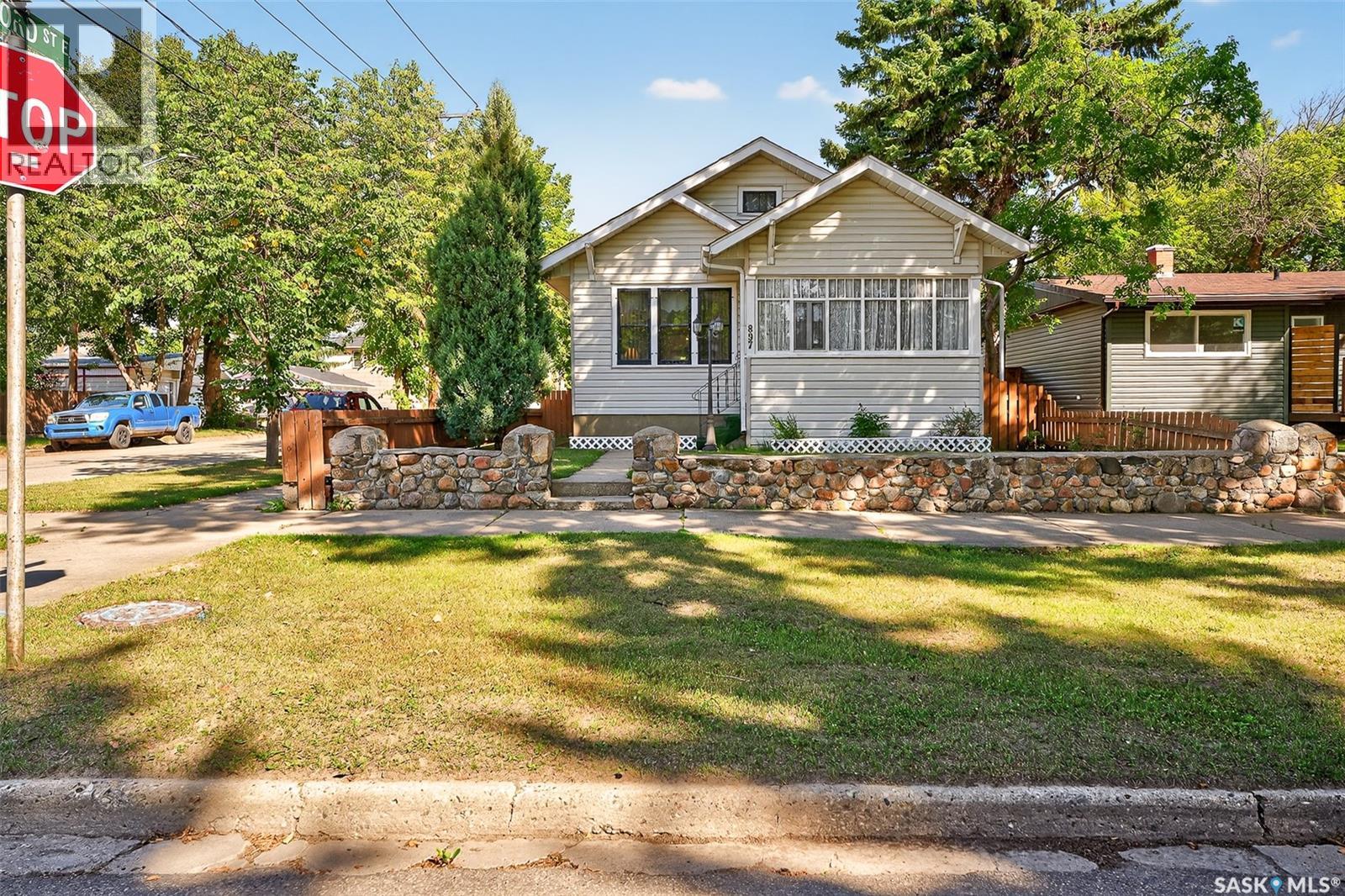 Photo 4 of 897 Willow Avenue, Moose Jaw SK