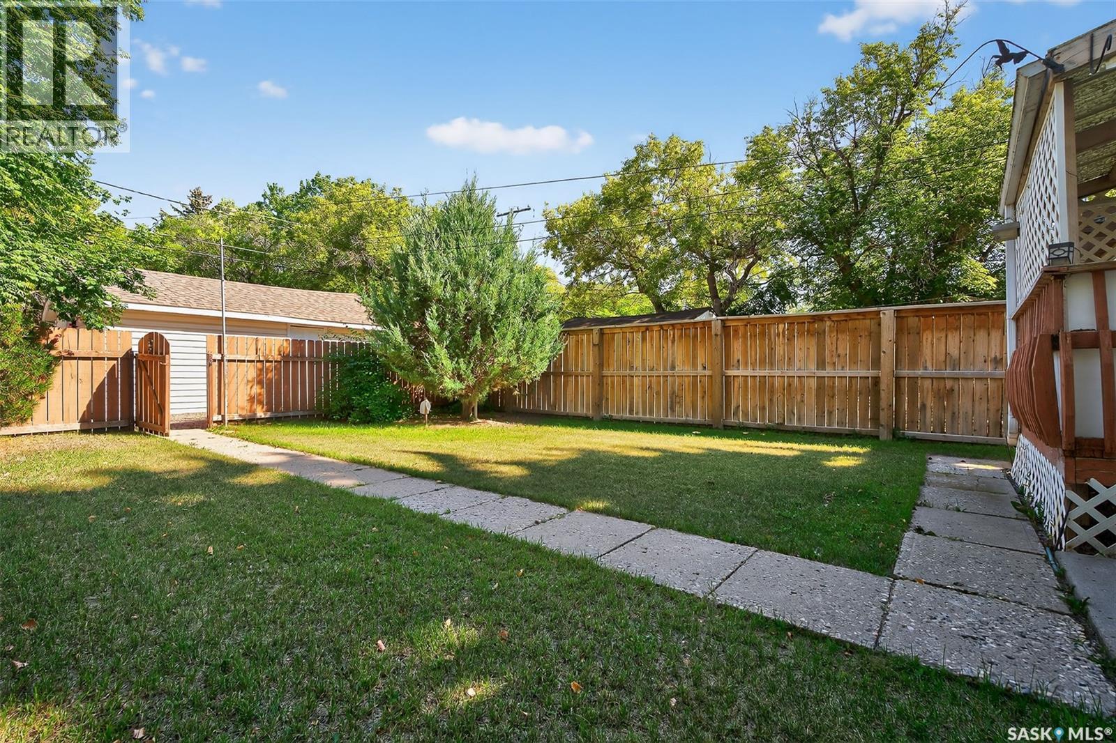Photo 45 of 897 Willow Avenue, Moose Jaw SK
