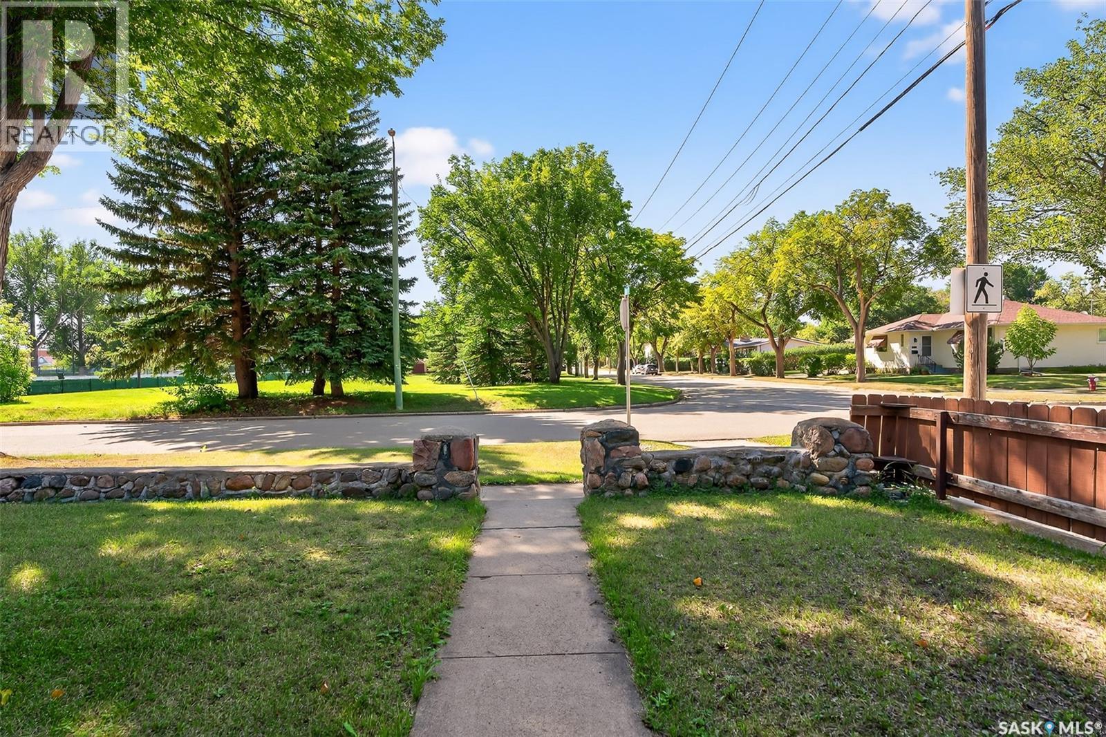 Photo 5 of 897 Willow Avenue, Moose Jaw SK