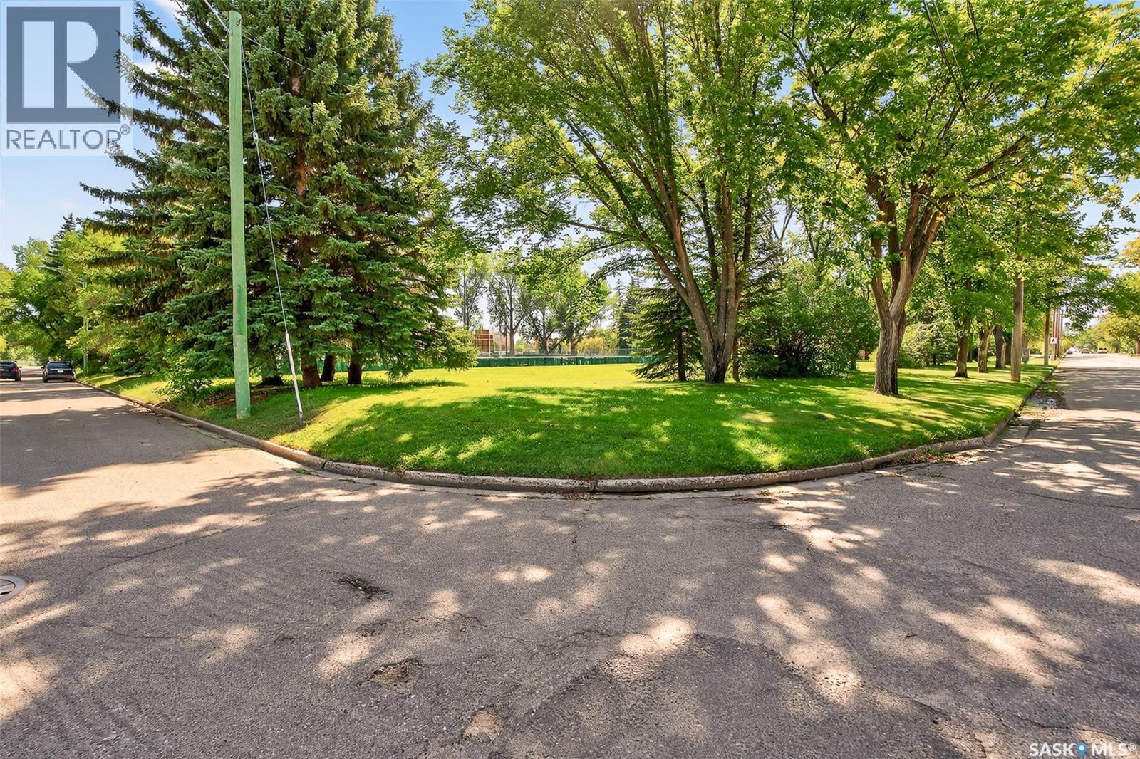 Photo 9 of 897 Willow Avenue, Moose Jaw SK