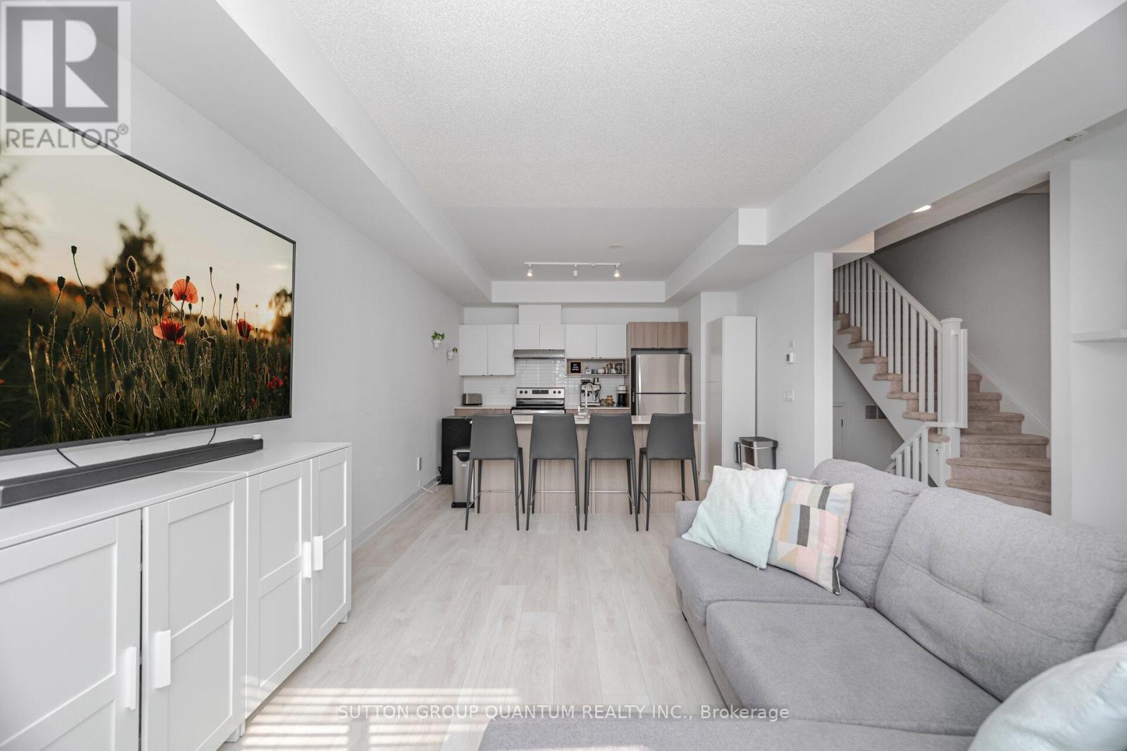 Photo 8 of 19 1121 Cooke Boulevard, Burlington ON