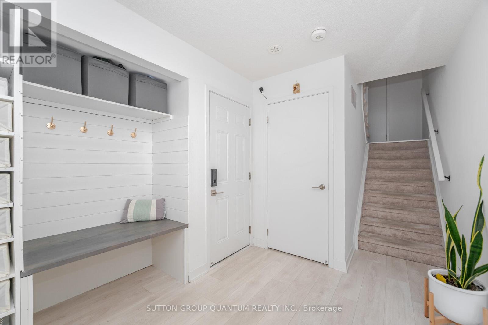 Photo 4 of 19 1121 Cooke Boulevard, Burlington ON