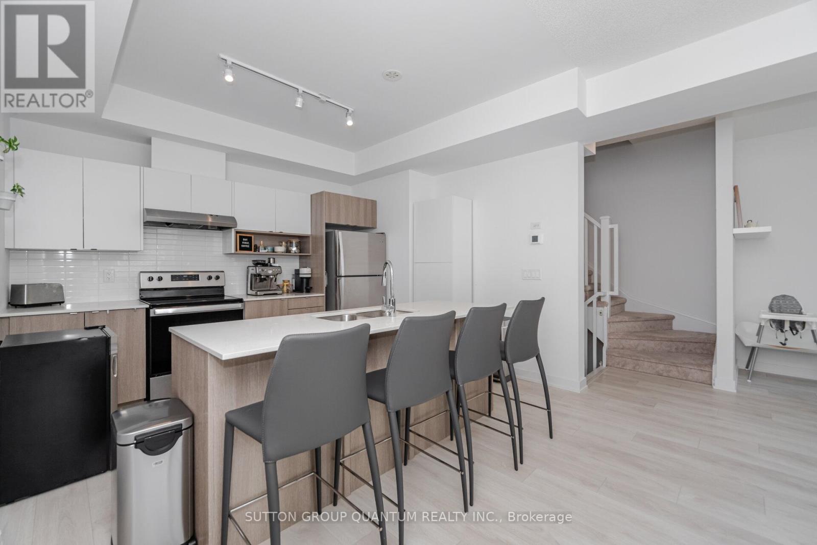 Photo 12 of 19 1121 Cooke Boulevard, Burlington ON