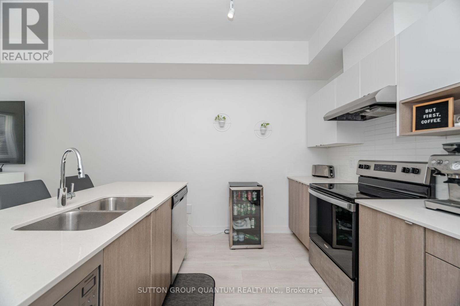 Photo 13 of 19 1121 Cooke Boulevard, Burlington ON