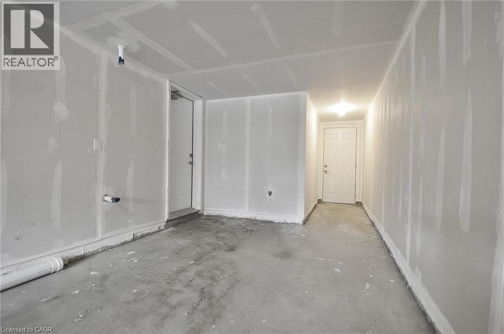 Photo 24 of 87 Holder Drive, Brantford ON