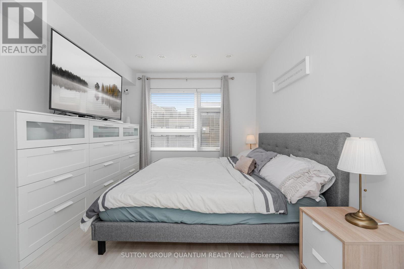 Photo 15 of 19 1121 Cooke Boulevard, Burlington ON