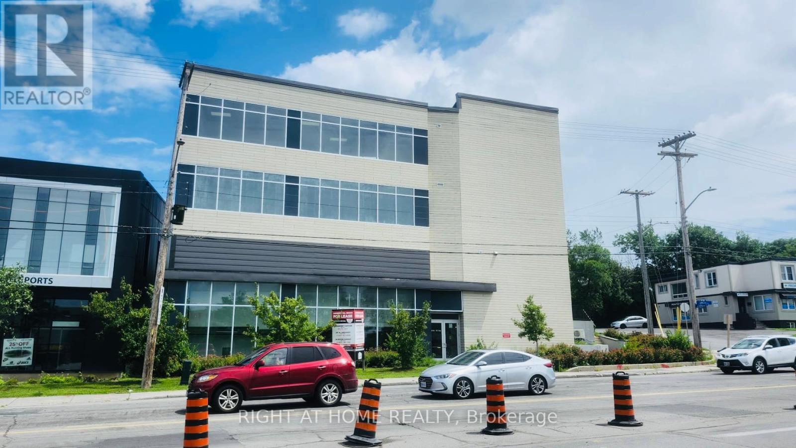 Photo 3 of 101 1637 Bank Street, Ottawa ON