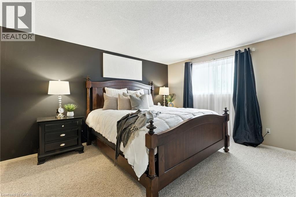 Photo 10 of 11 Hubert Court, Cambridge ON