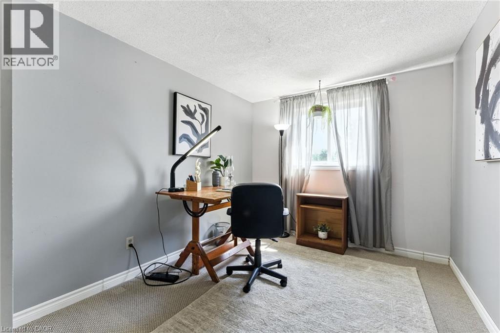 Photo 11 of 11 Hubert Court, Cambridge ON