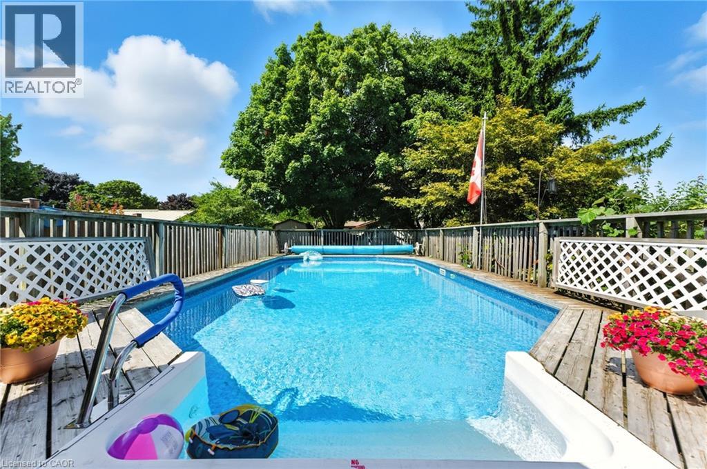 Photo 17 of 11 Hubert Court, Cambridge ON