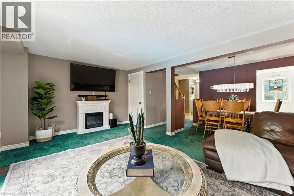 Photo 6 of 11 Hubert Court, Cambridge ON