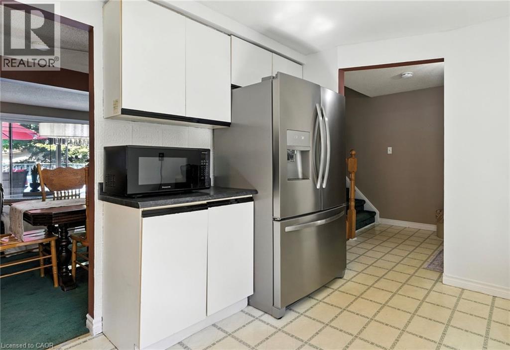 Photo 9 of 11 Hubert Court, Cambridge ON