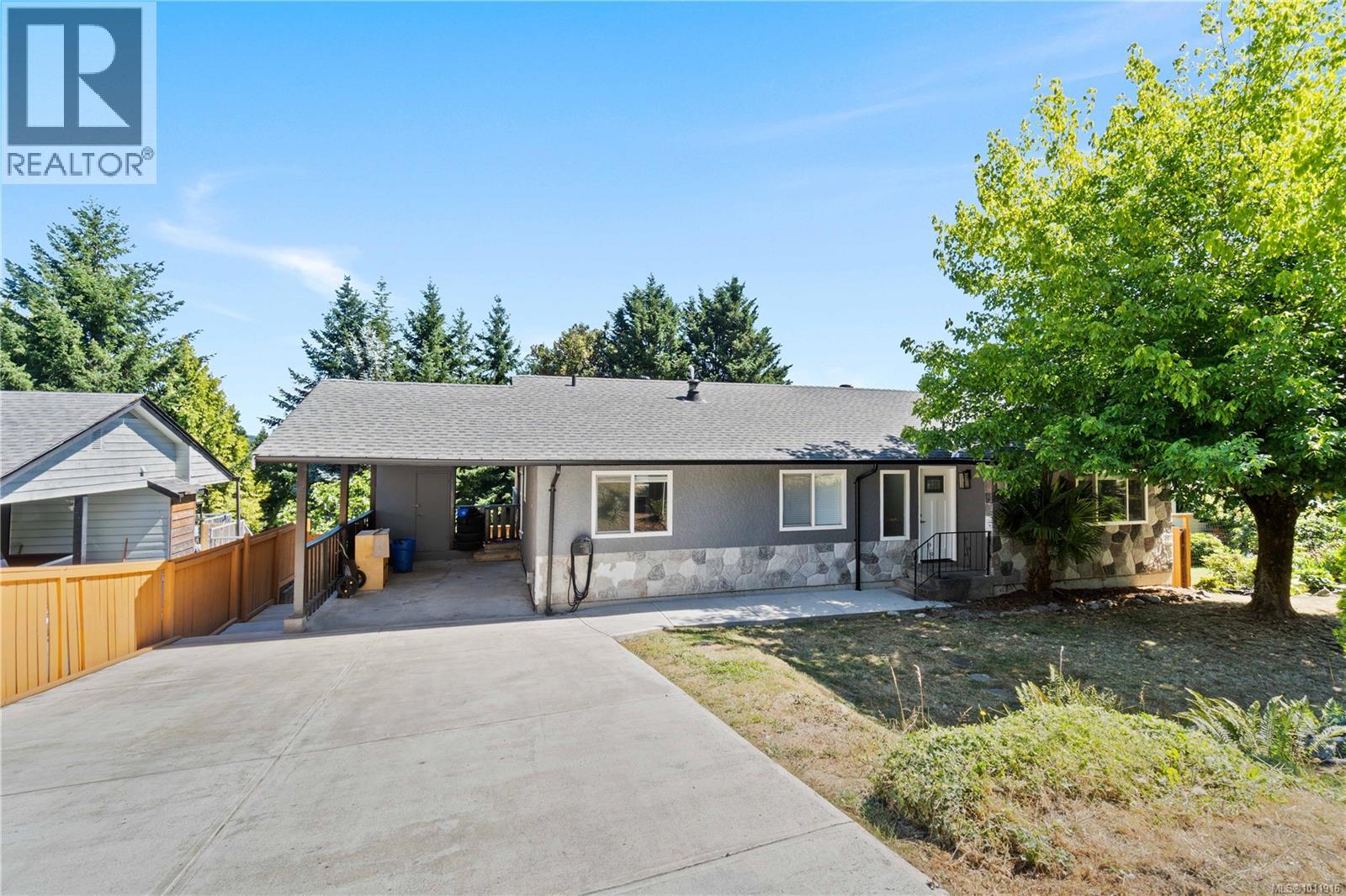 Photo 1 of 125 Arbutus Cres, Ladysmith BC