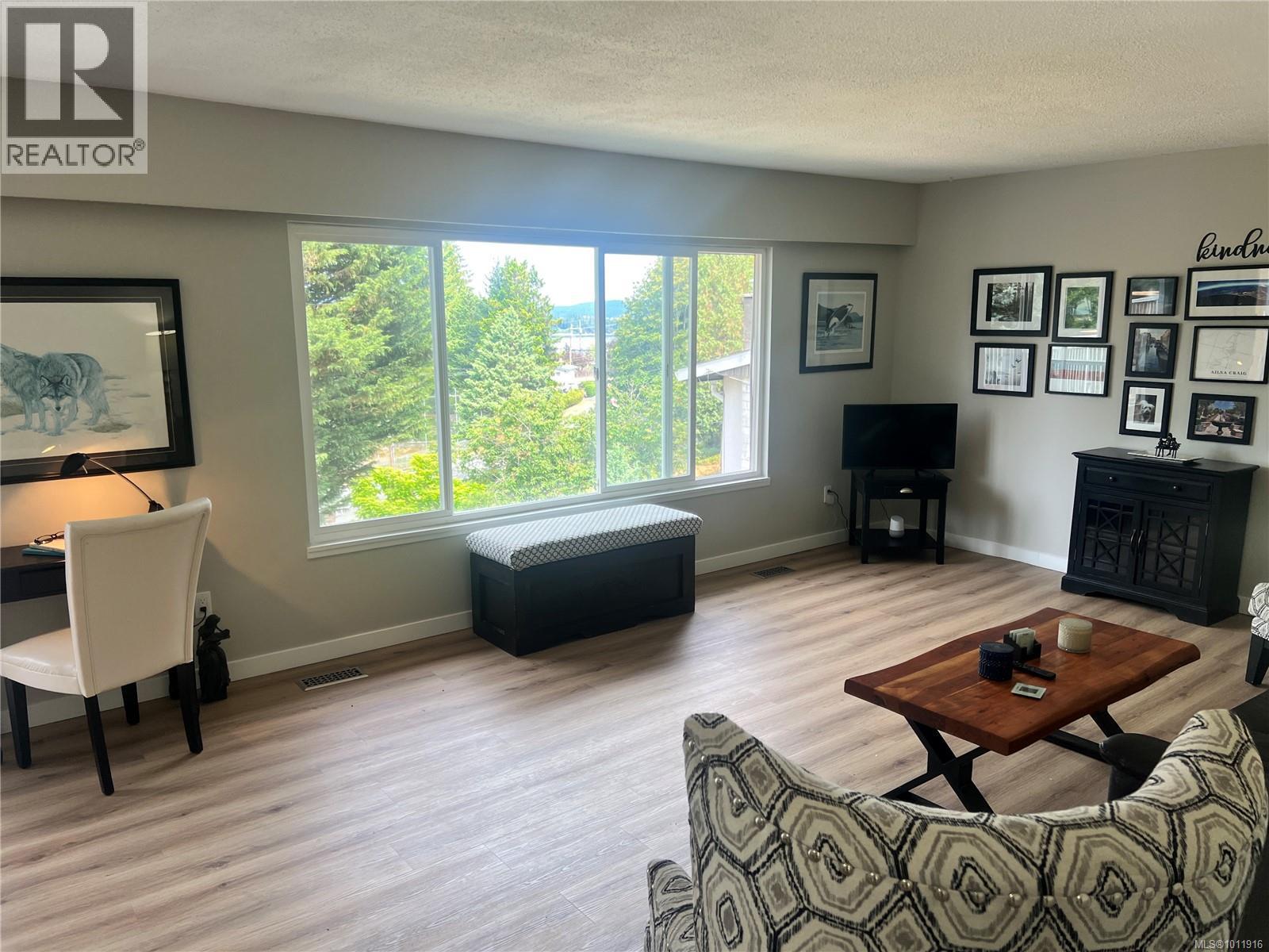 Photo 8 of 125 Arbutus Cres, Ladysmith BC