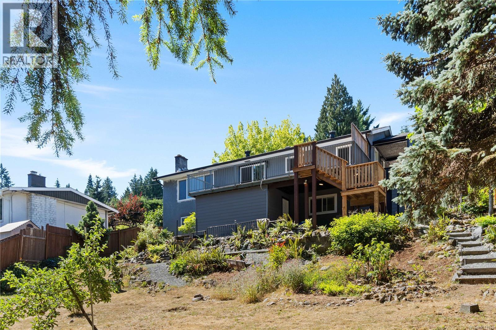 Photo 40 of 125 Arbutus Cres, Ladysmith BC