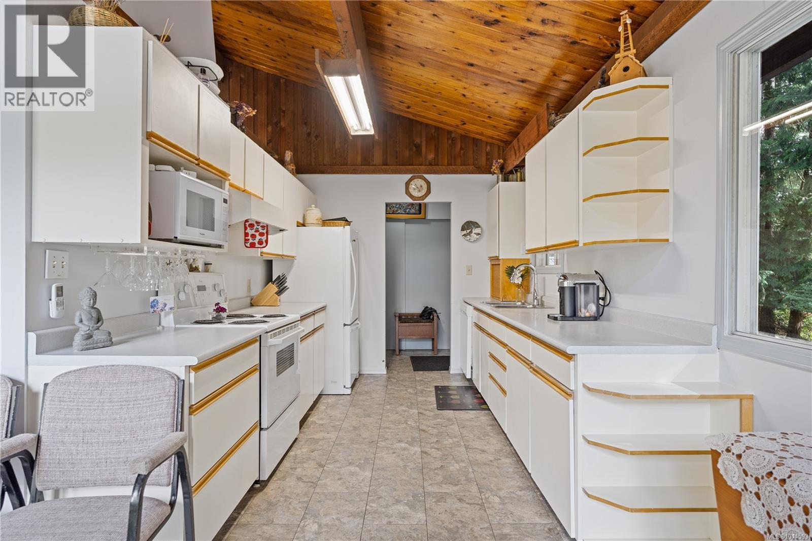Photo 16 of 871 Walfred Rd, Langford BC